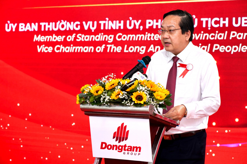 Le Khai Truong Cong Khai Thac Hang Container 1 1024x640 (1)