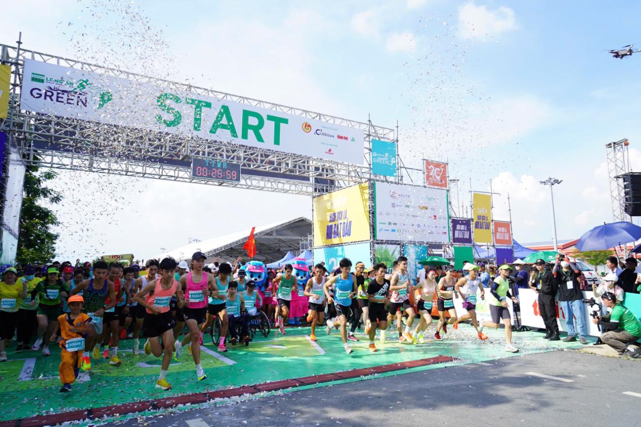 Excited runners at the starting line of the 5km race