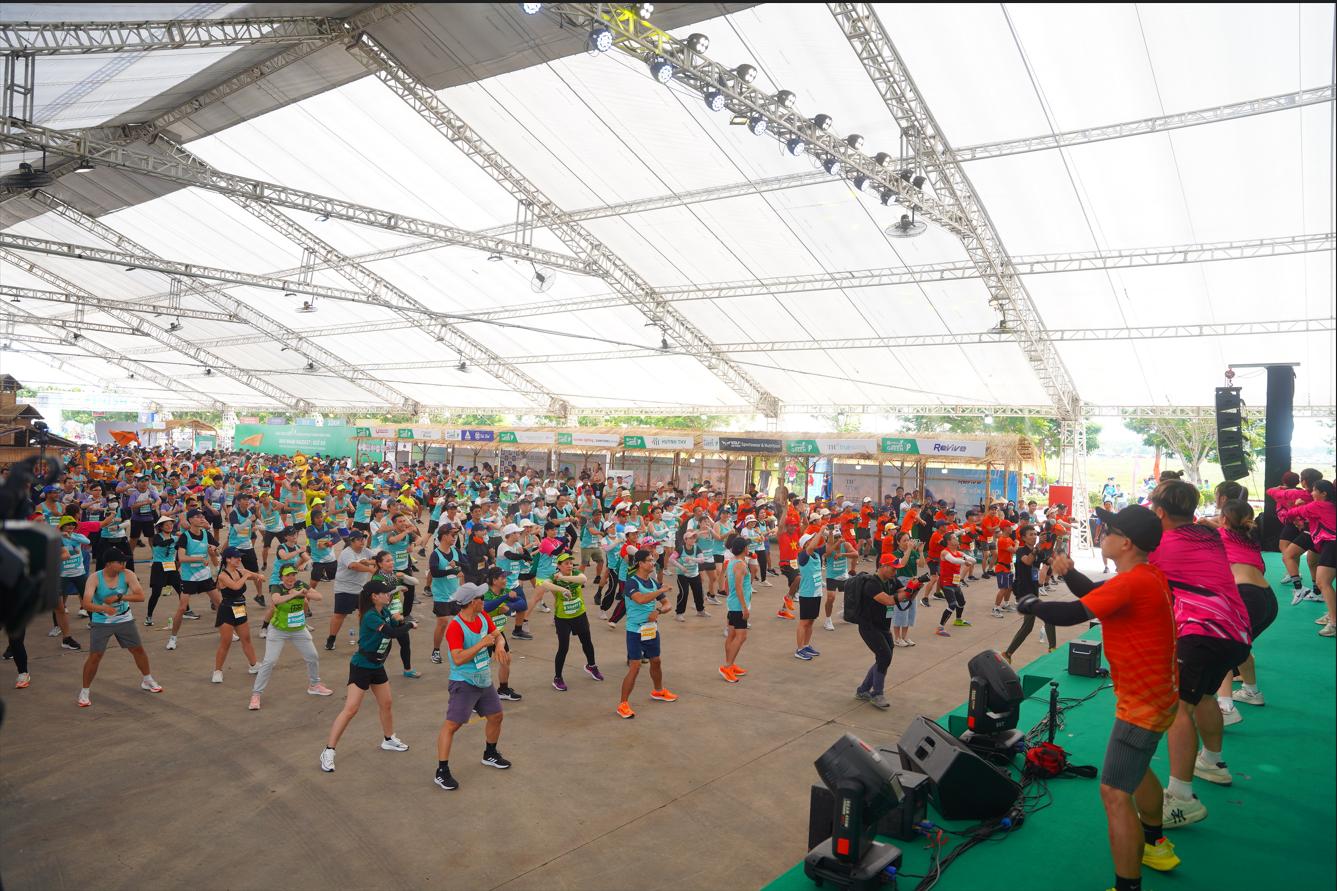 Excited runners at the starting line of the 21km race