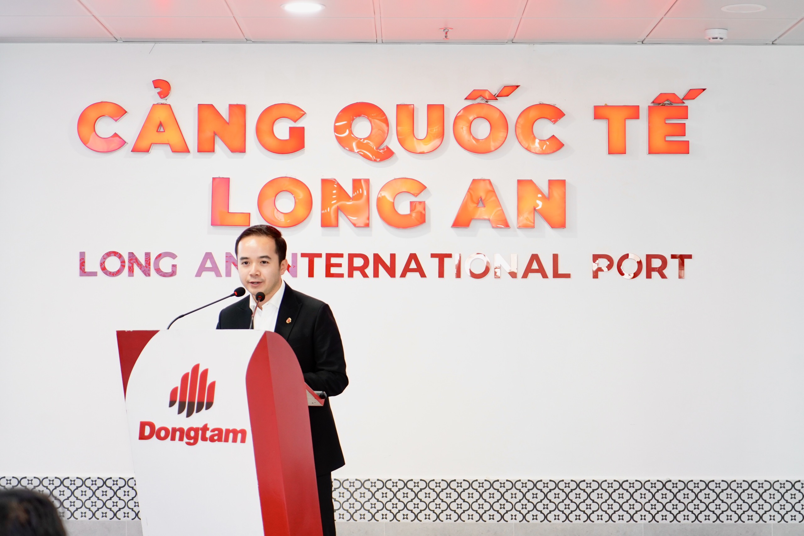 [Mr. Vo Quoc Huy, Chairman of the Board of Directors of Long An International Port, delivered welcome remarks at the reception for the VILOG 2024 delegates]