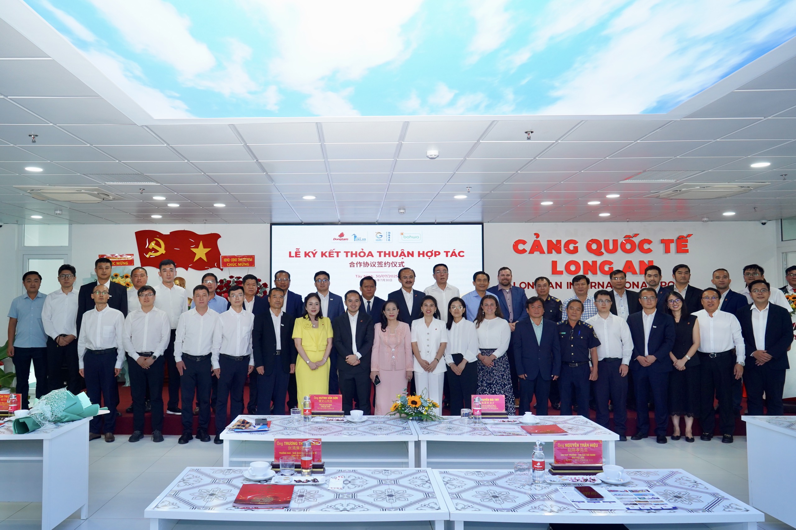 Lanh Dao Tinh Tay Ninh Dongtam Group Spg Bohaiwan Port Va Bohwa Shipping Chup Anh Luu Niem Tai Su Kien